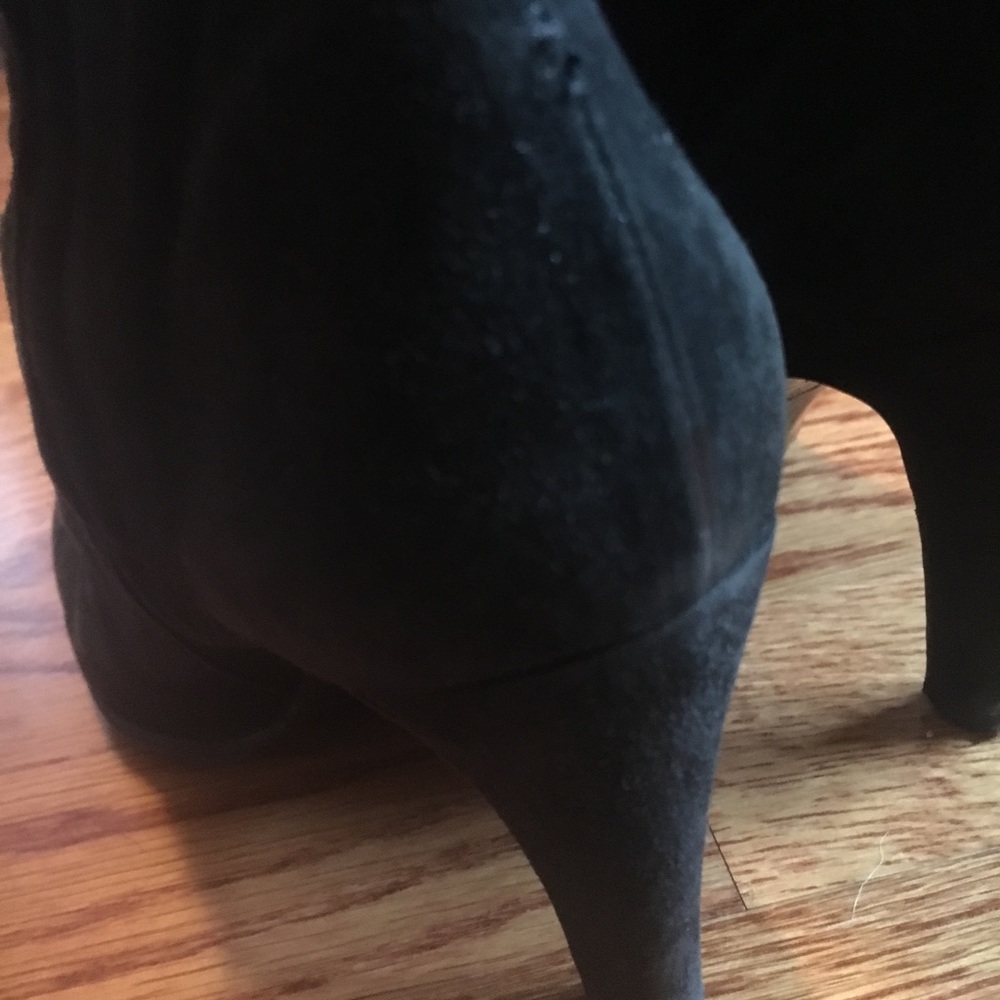 Suede Chanel Boots with fur Trim - Picture 4 of 8